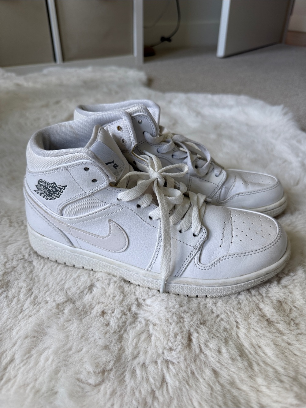 Nike White Mid-Top Jordan 1 Sneakers
